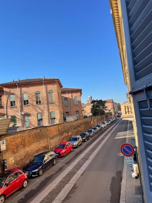 Minimal Studio Con Travi A Vista Piacenza Kültér fotó