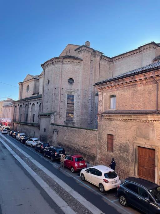 Minimal Studio Con Travi A Vista Piacenza Kültér fotó